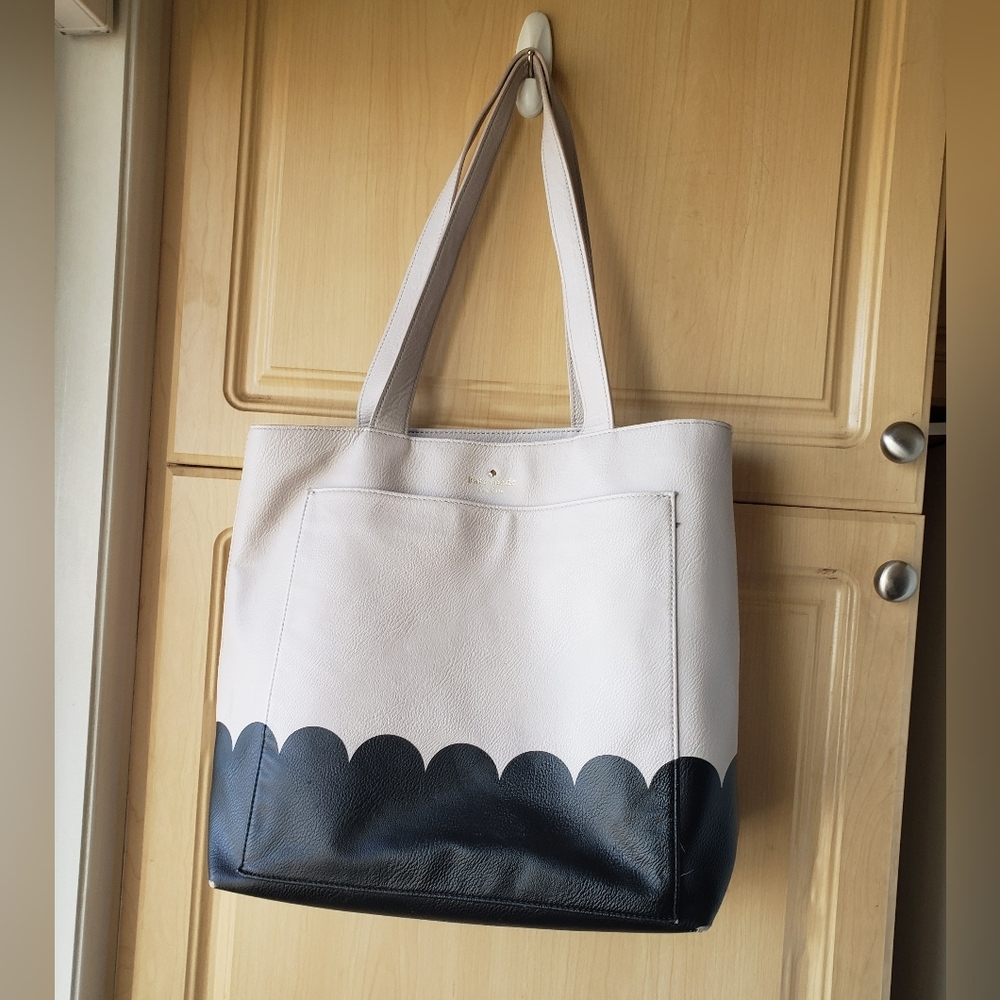 Kate Spade Black/Cream Tote Bag Stylish with scalloped design. Spacious interior
